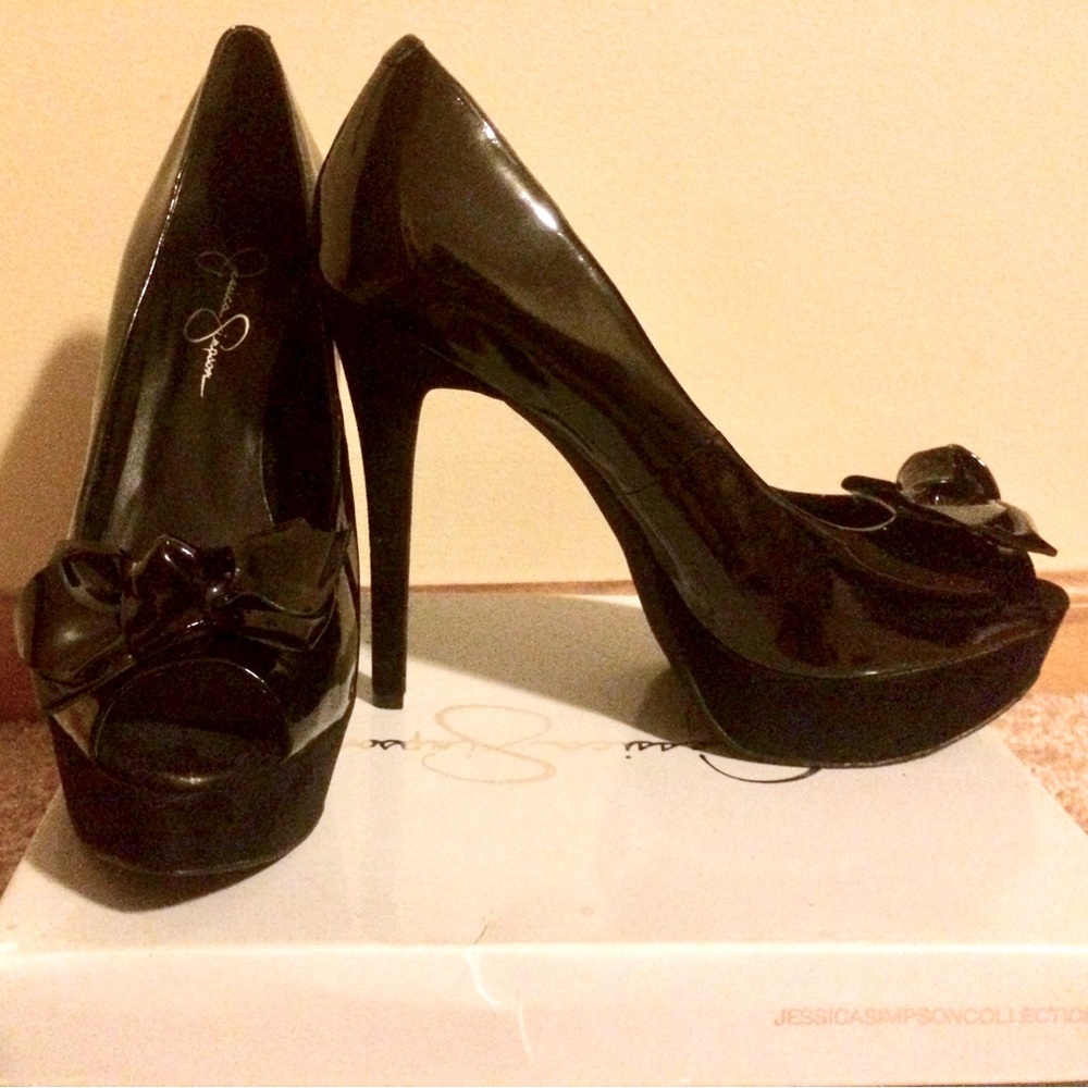 Jessica Simpson Black Pumps.